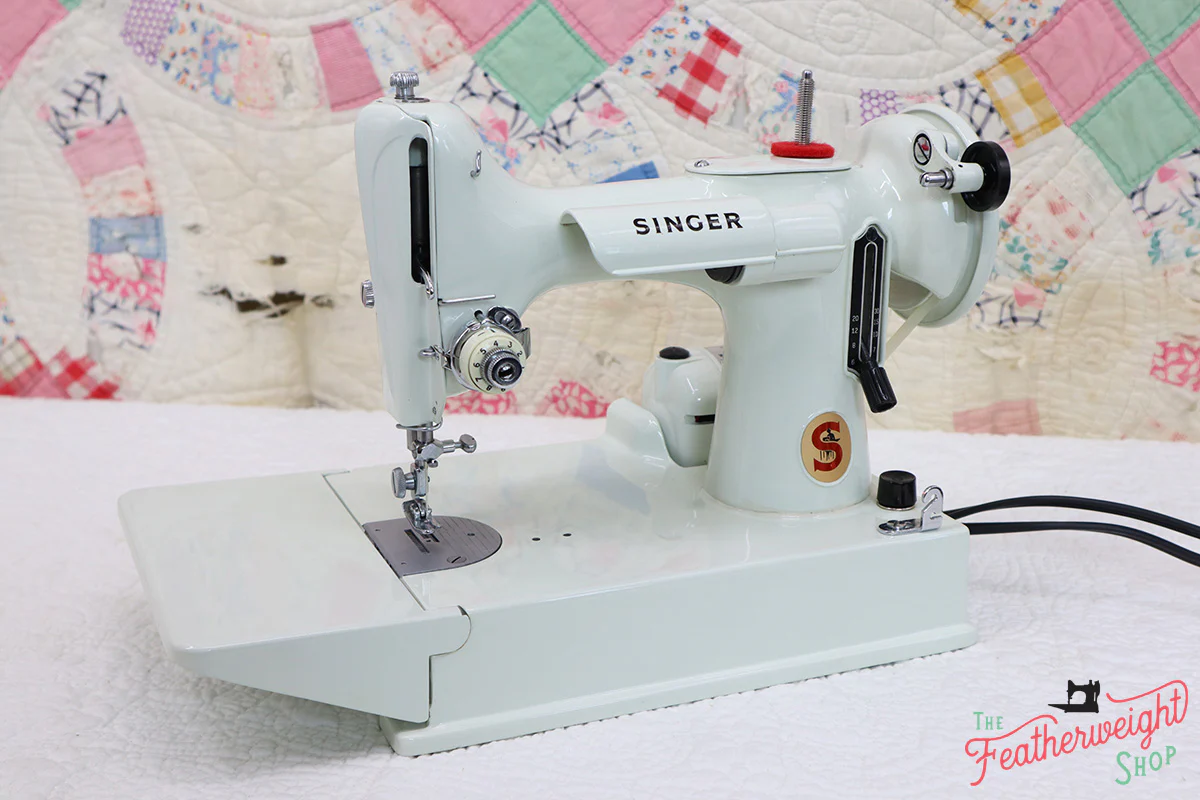 Singer Featherweight 221K Sewing Machine, WHITE EV964*** - Image 2