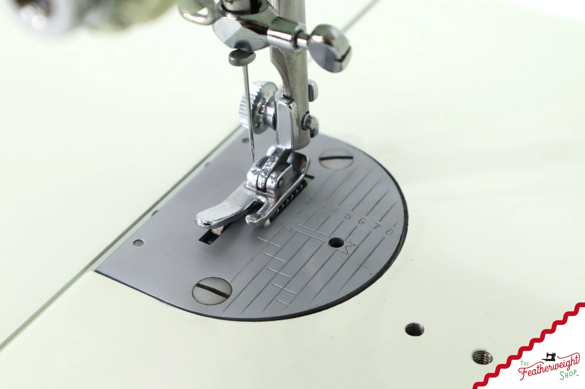 Singer Featherweight 221K Sewing Machine, WHITE - EV979*** - Image 16