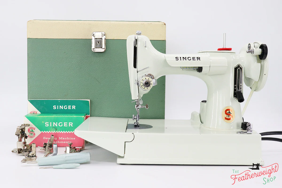 Singer Featherweight 221K Sewing Machine, WHITE EV991**