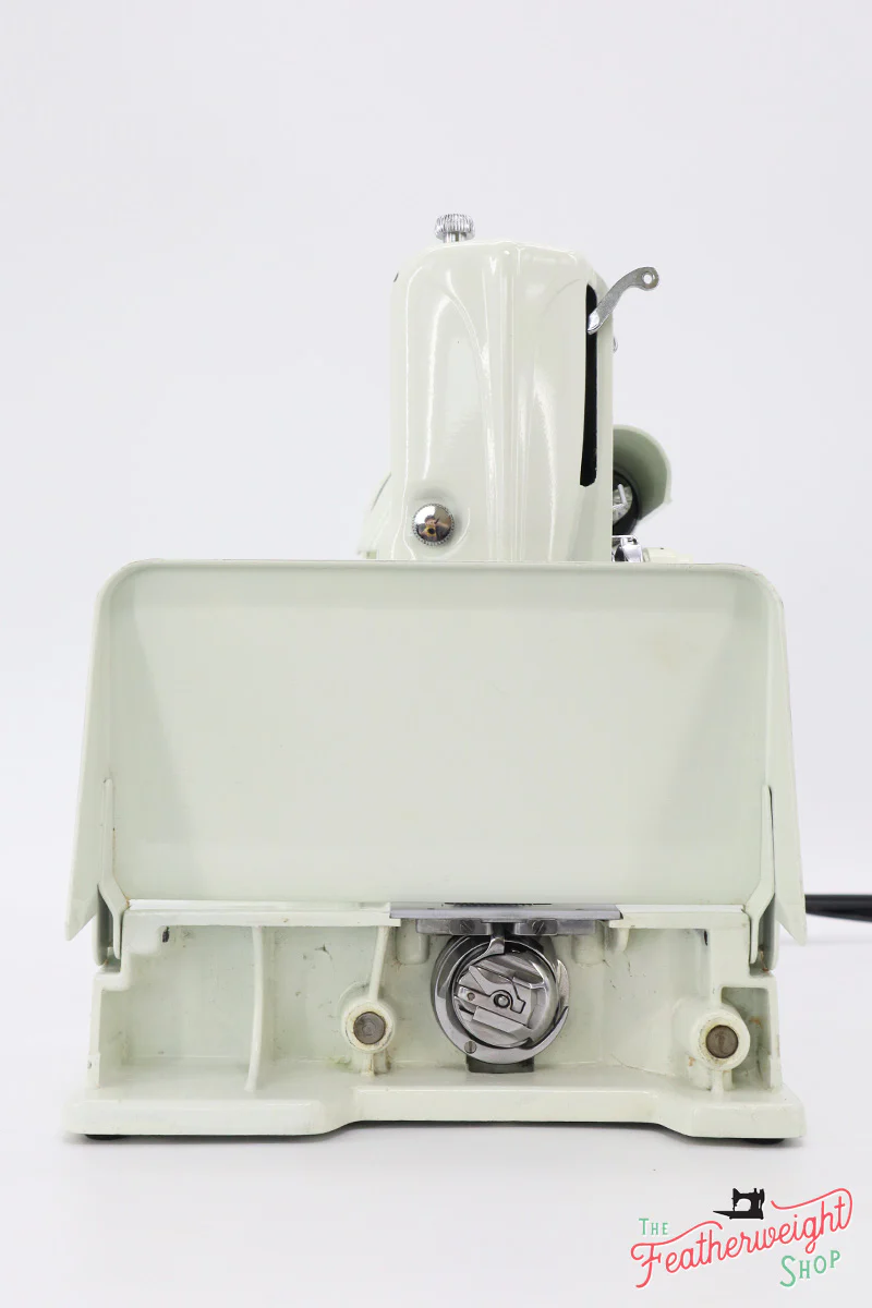 Singer Featherweight 221K Sewing Machine, WHITE EV991** - Image 5