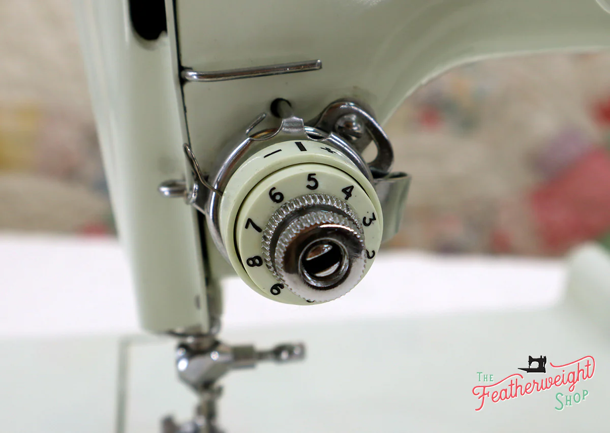 Singer Featherweight 221K Sewing Machine, WHITE EV993*** - Image 14