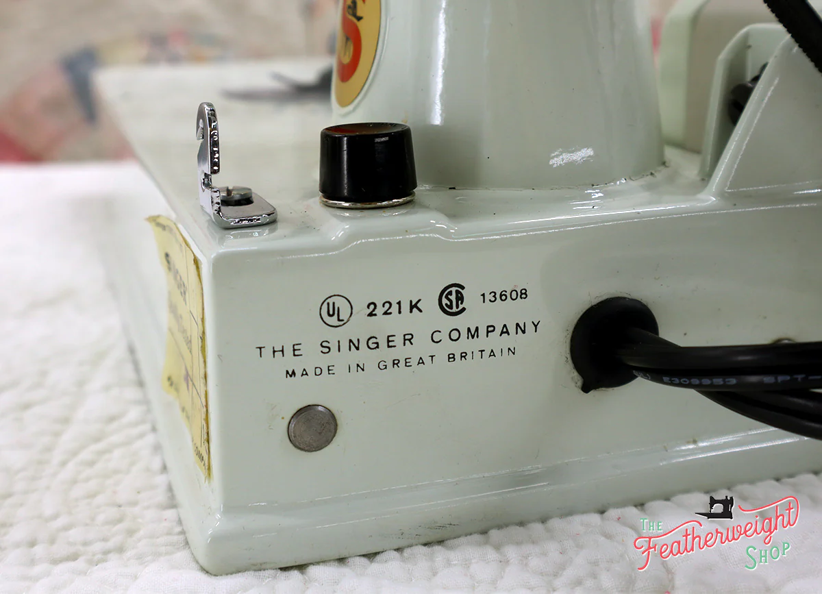 Singer Featherweight 221K Sewing Machine, WHITE EV993*** - Image 20