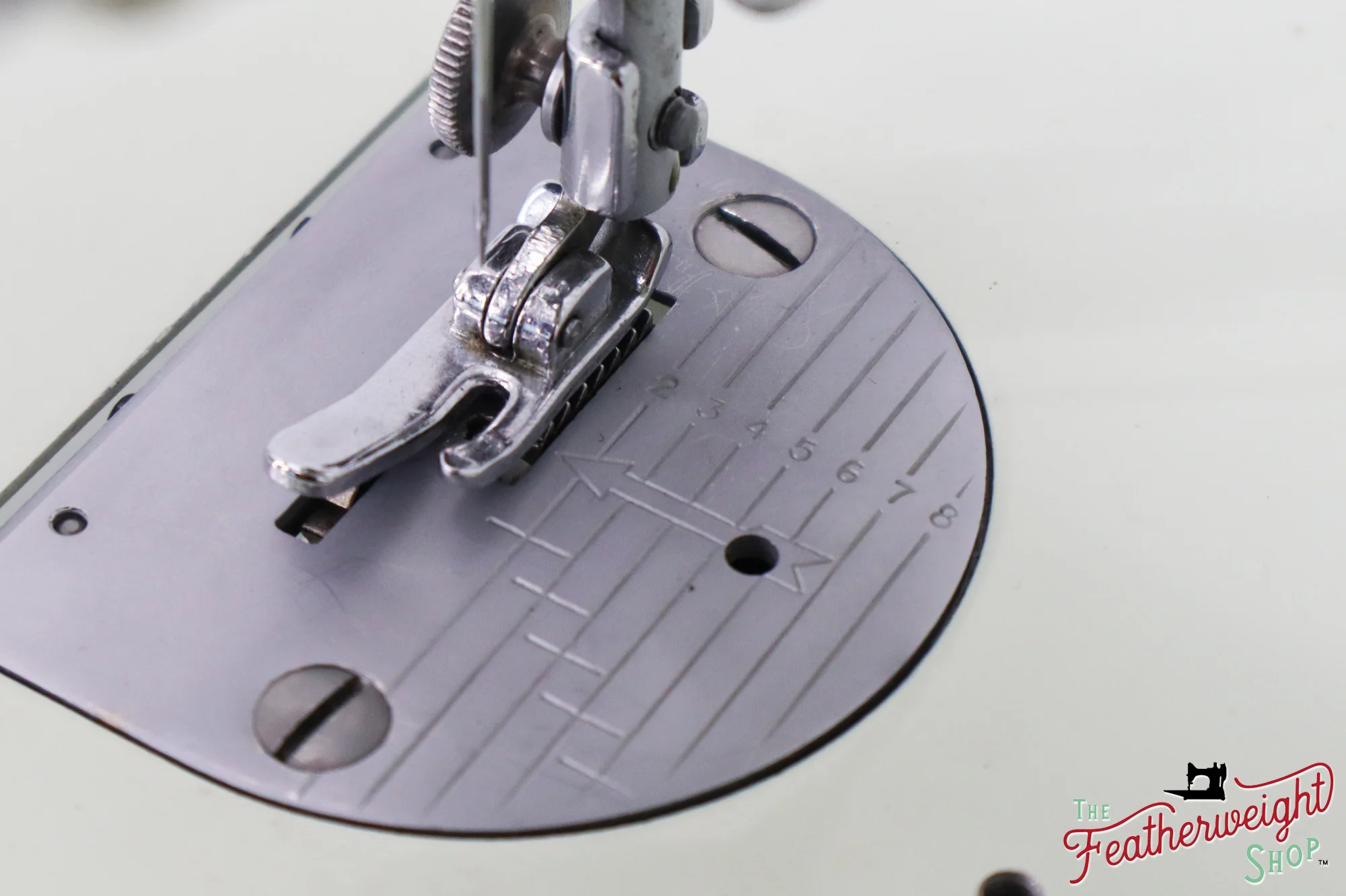Singer Featherweight 221K Sewing Machine, WHITE EV9937** - RARE Case! - Image 15