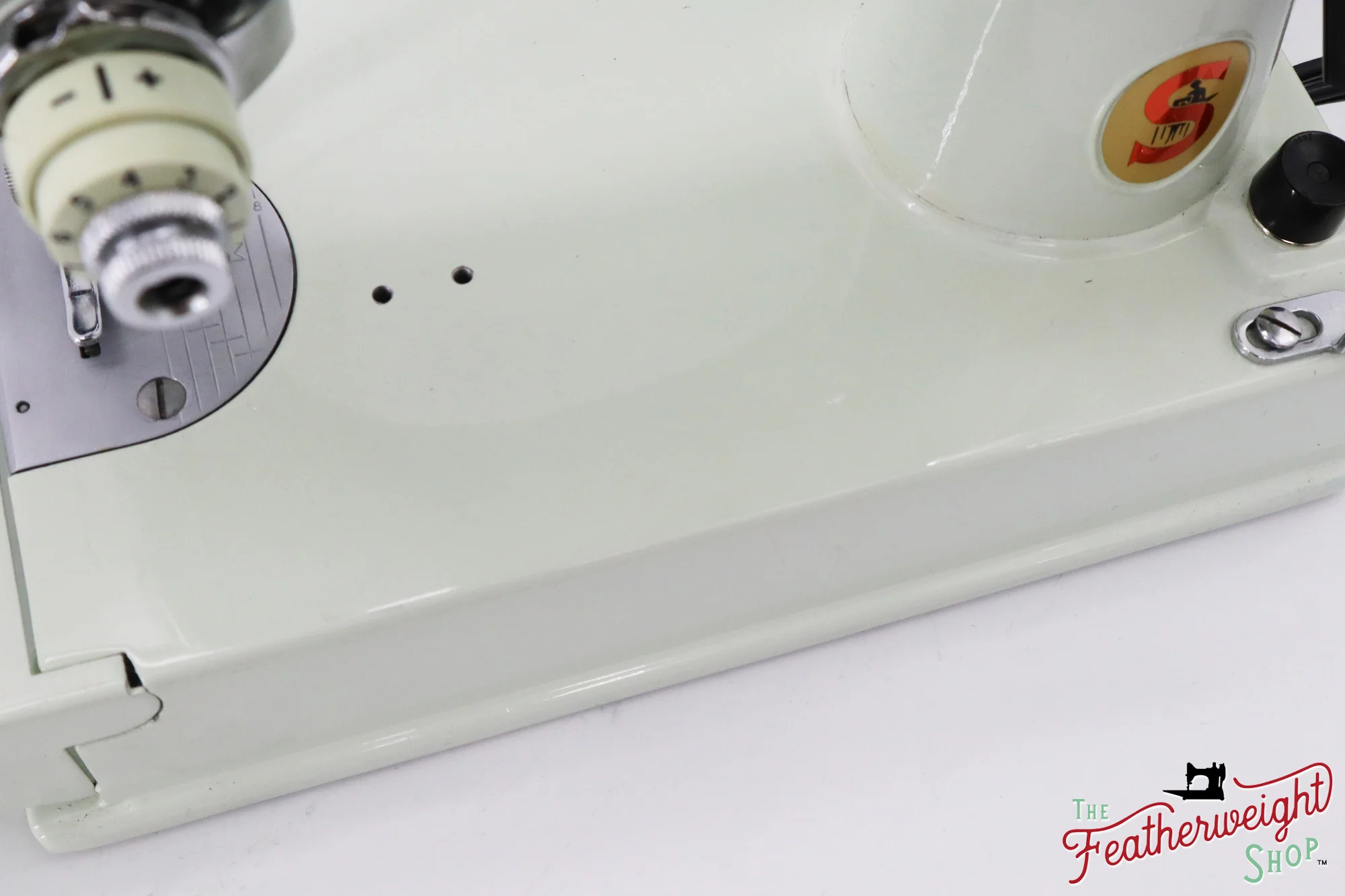 Singer Featherweight 221K Sewing Machine, WHITE EV9937** - RARE Case! - Image 7
