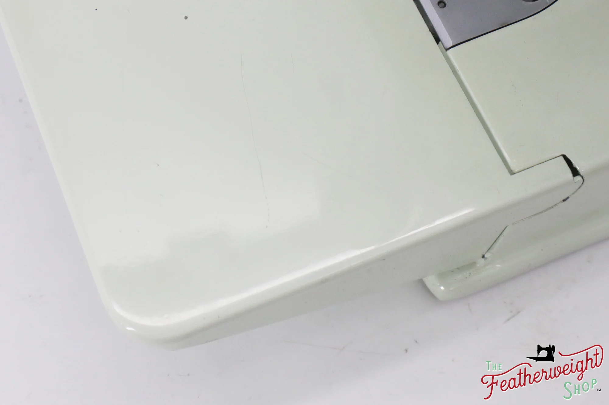 Singer Featherweight 221K Sewing Machine, WHITE EV9937** - RARE Case! - Image 8