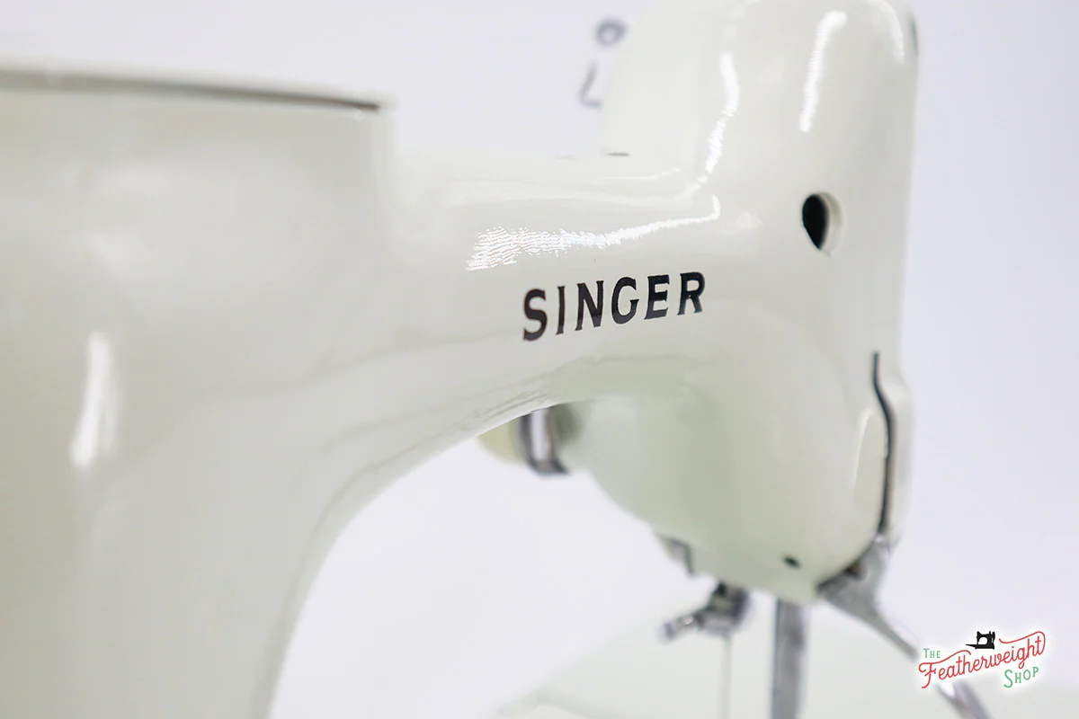 Singer Featherweight 221K Sewing Machine, WHITE EV9938** - Image 10