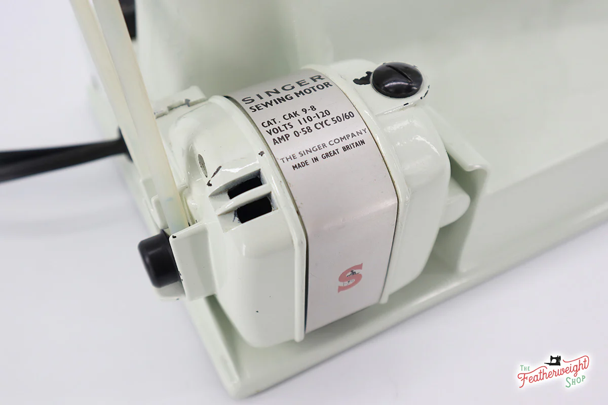 Singer Featherweight 221K Sewing Machine, WHITE EV9938** - Image 15
