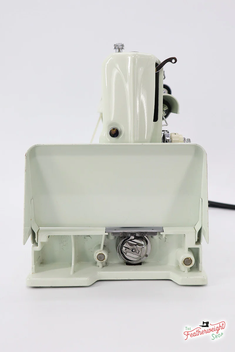 Singer Featherweight 221K Sewing Machine, WHITE EV9938** - Image 5