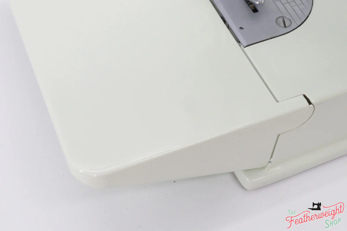 Singer Featherweight 221K Sewing Machine, WHITE EY844*** - Image 10