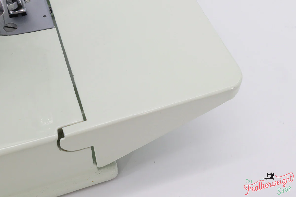Singer Featherweight 221K Sewing Machine, WHITE EY844*** - Image 12