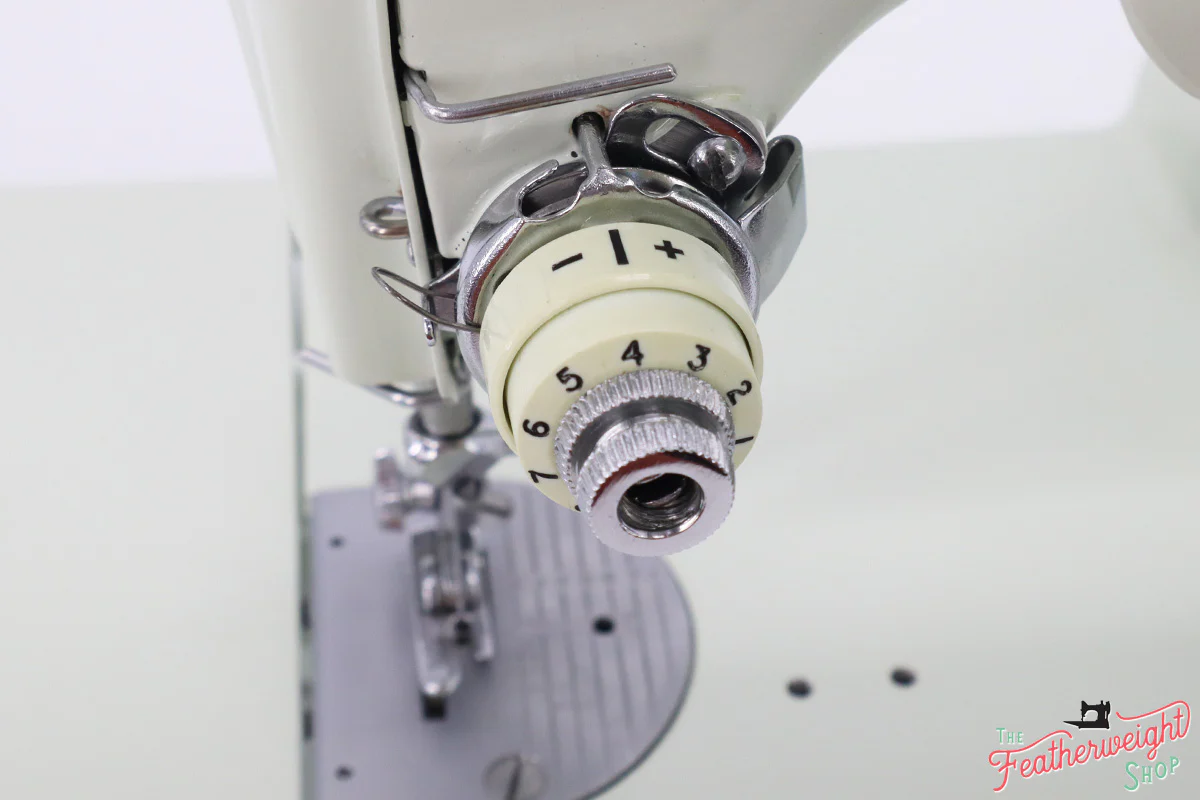 Singer Featherweight 221K Sewing Machine, WHITE EY844*** - Image 13
