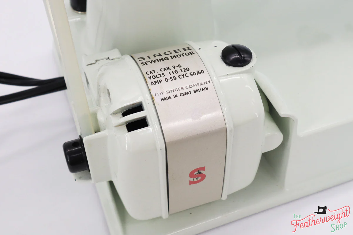Singer Featherweight 221K Sewing Machine, WHITE EY844*** - Image 7