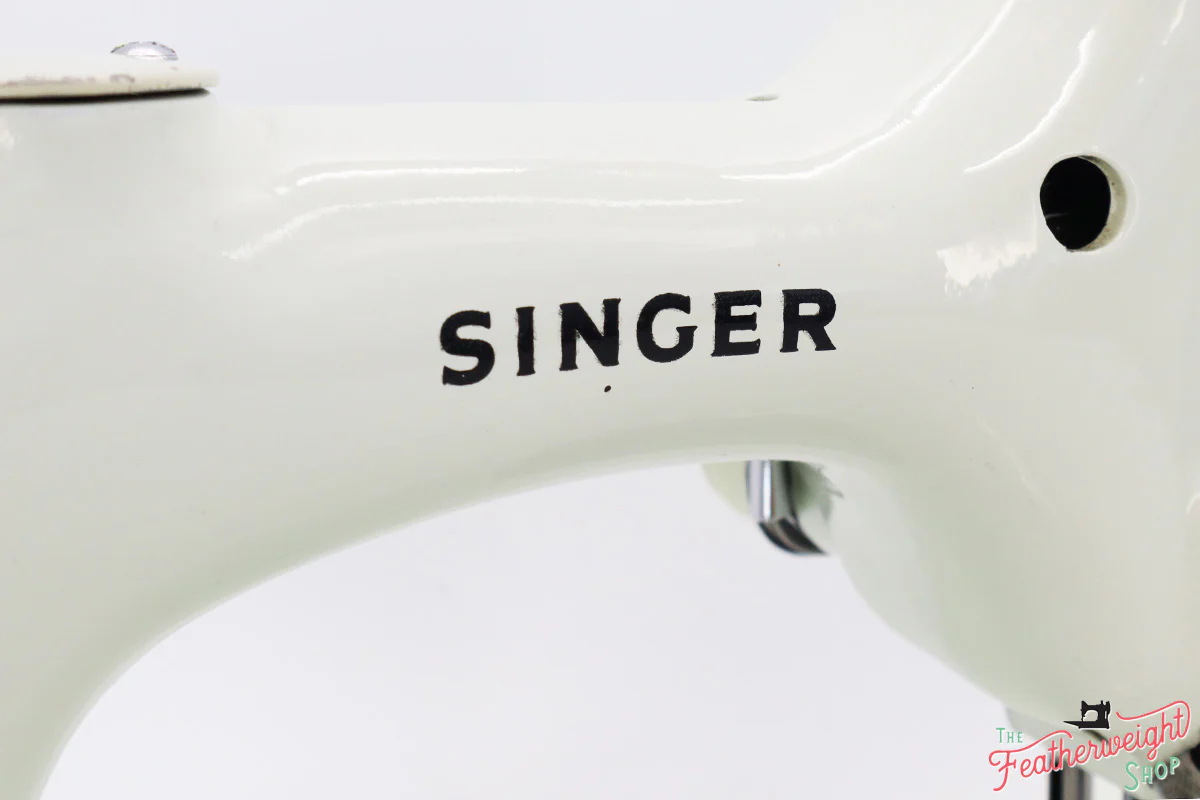 Singer Featherweight 221K Sewing Machine, WHITE EY844*** - Image 8