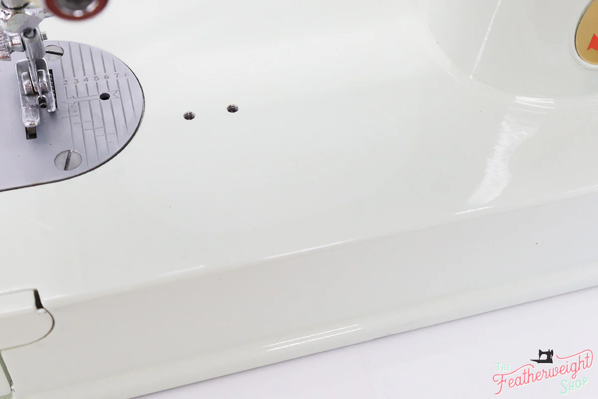 Singer Featherweight 221K Sewing Machine, WHITE EY844*** - Image 9