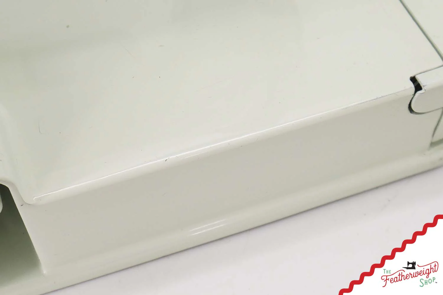 Singer Featherweight 221K Sewing Machine, WHITE - FA099*** - Image 11