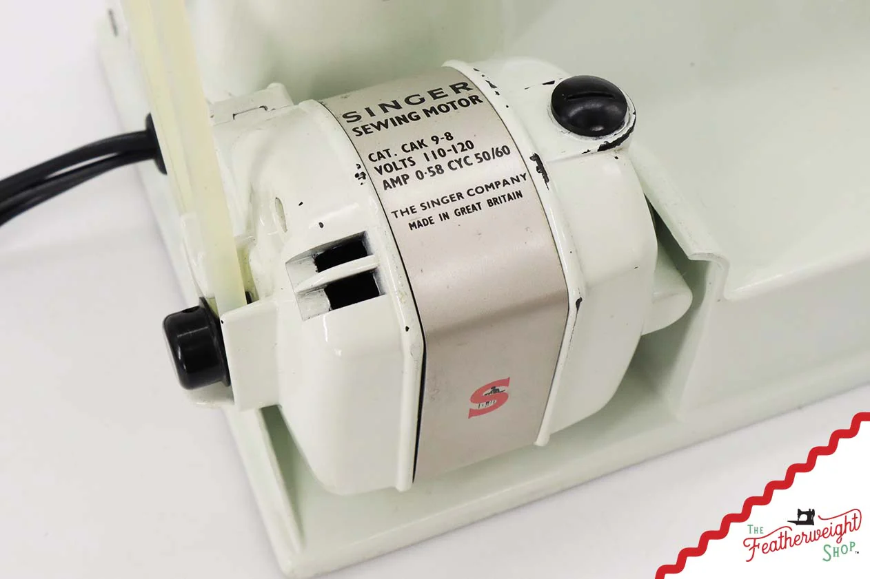 Singer Featherweight 221K Sewing Machine, WHITE - FA099*** - Image 5