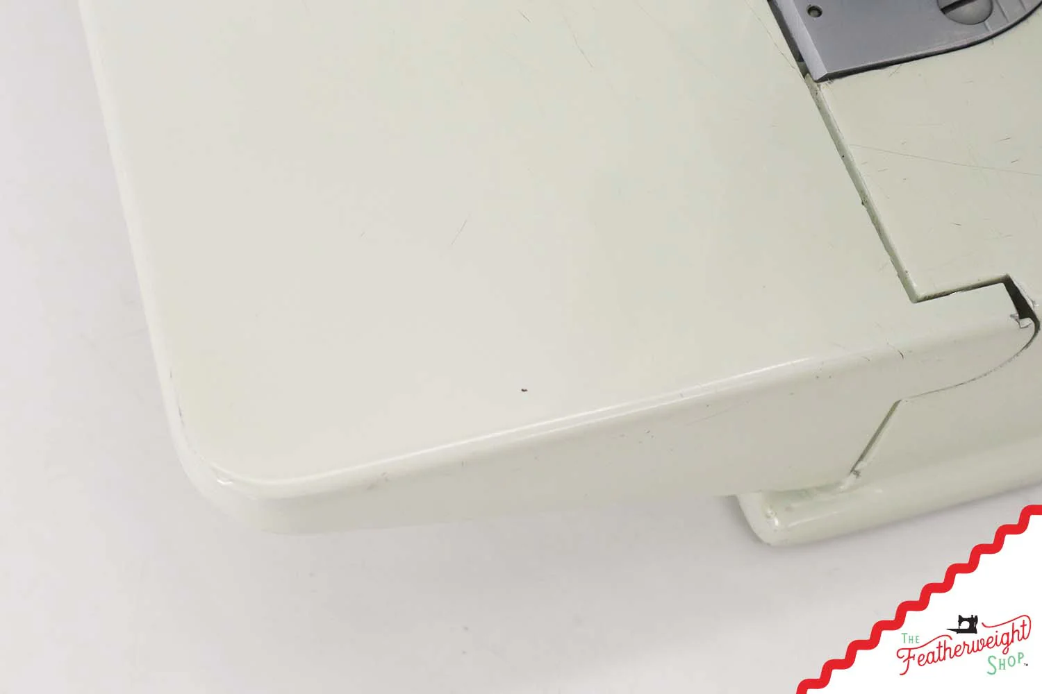 Singer Featherweight 221K Sewing Machine, WHITE - FA099*** - Image 8