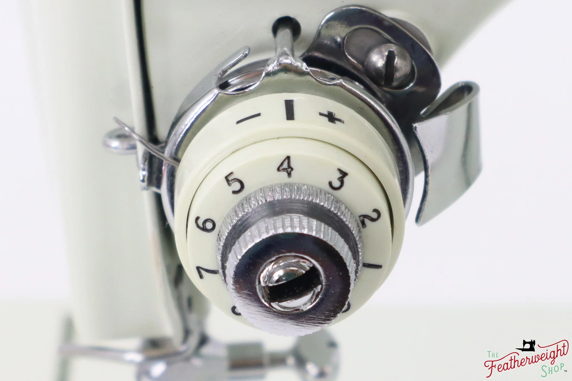 Singer Featherweight 221K Sewing Machine, WHITE FA203*** - RARE Case! - Image 18
