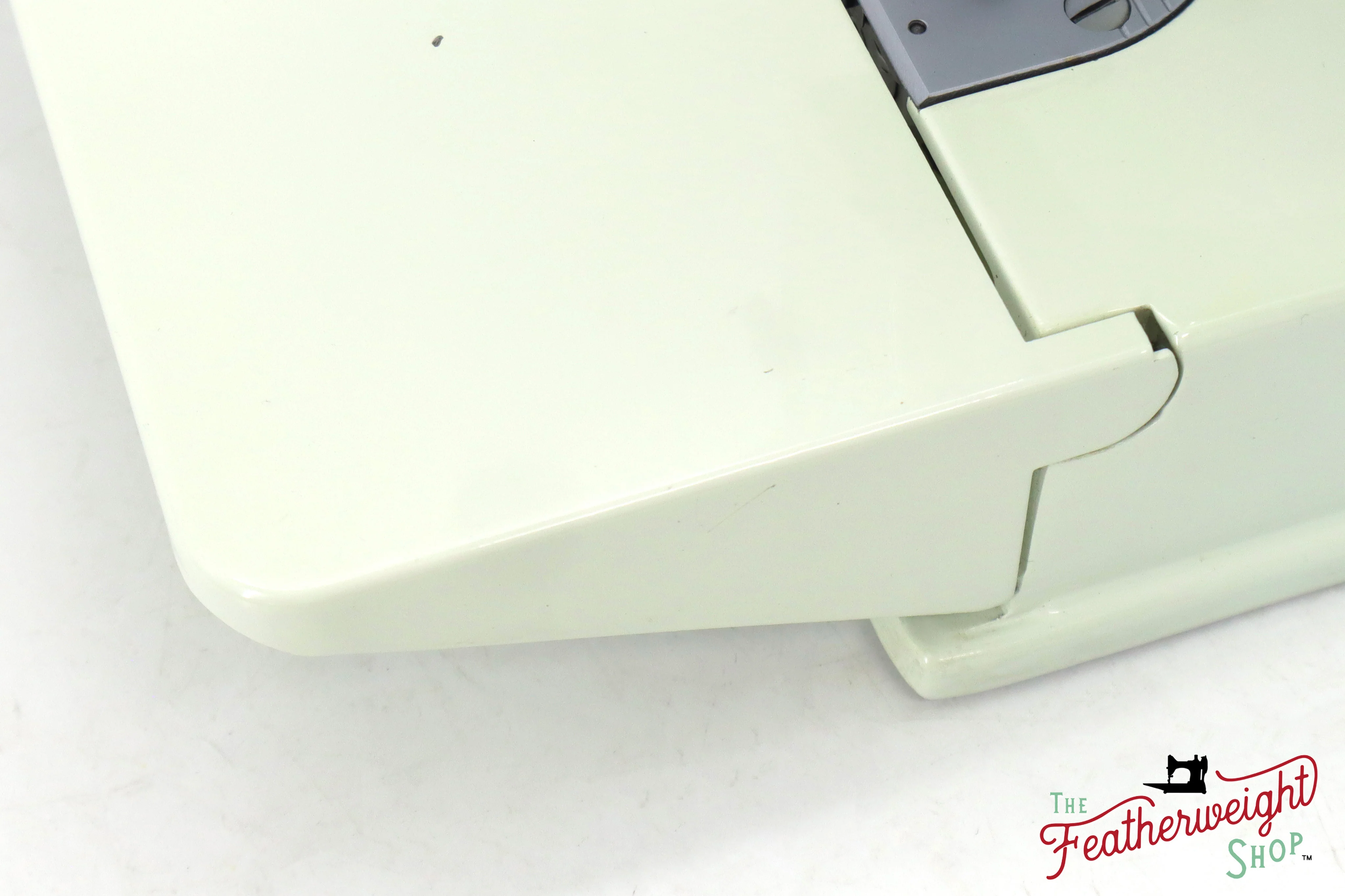 Singer Featherweight 221K Sewing Machine, WHITE FA219*** - RARE Case! - Image 10