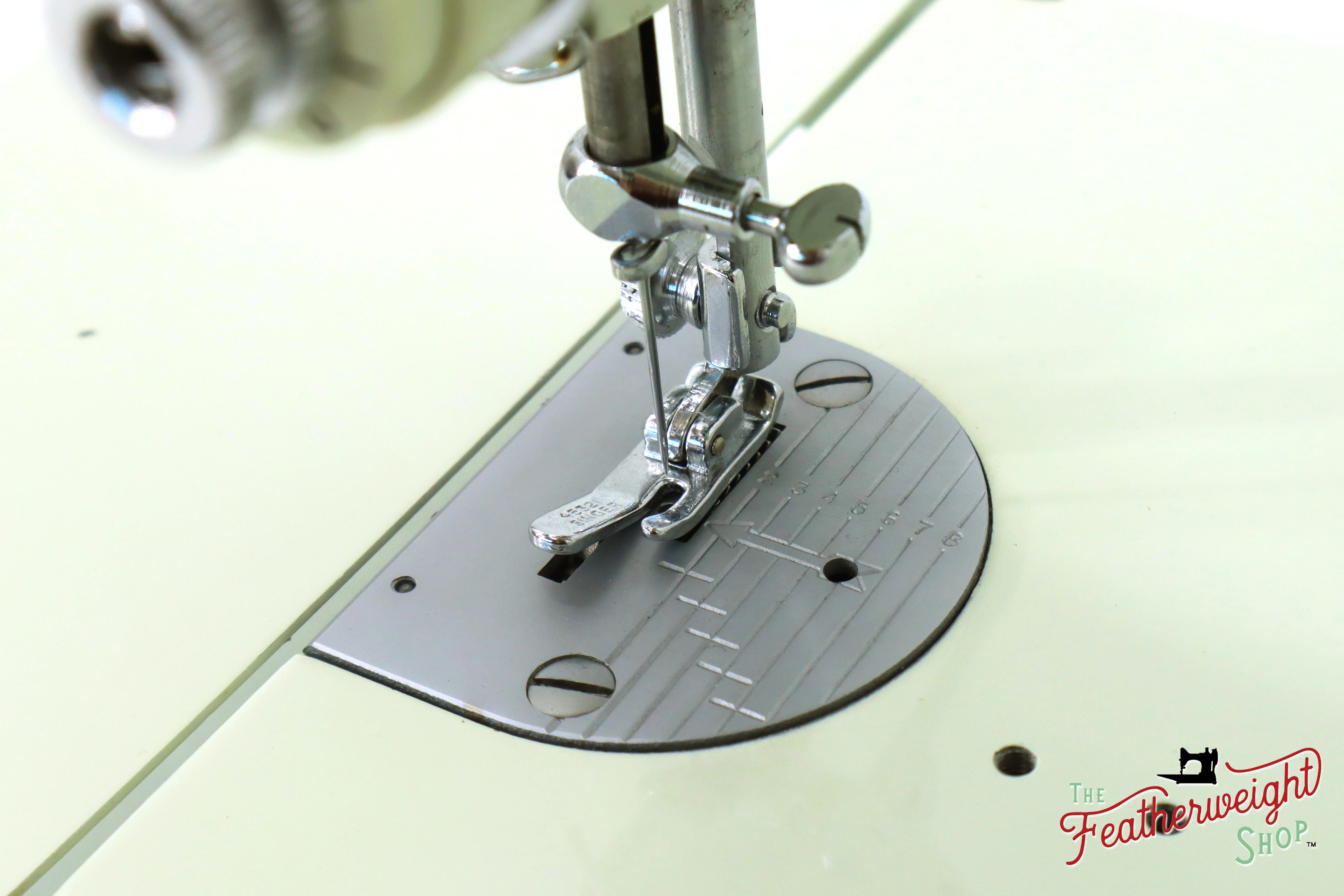 Singer Featherweight 221K Sewing Machine, WHITE FA219*** - RARE Case! - Image 16