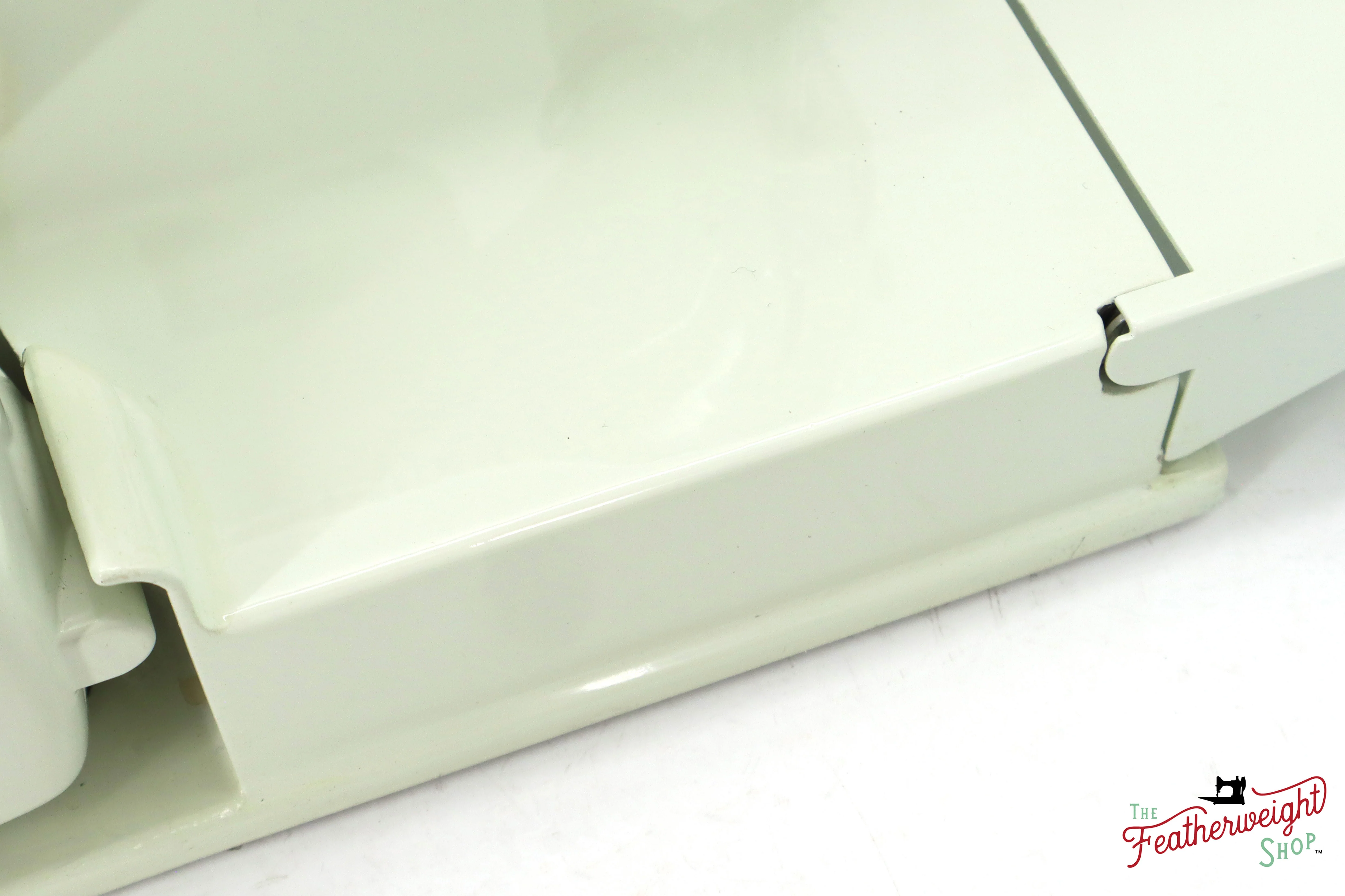 Singer Featherweight 221K Sewing Machine, WHITE FA219*** - RARE Case! - Image 9