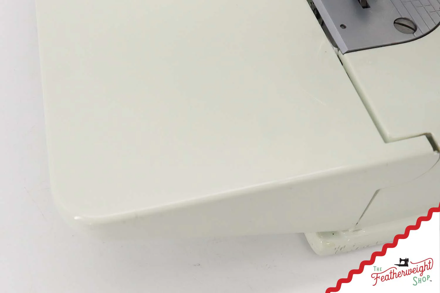Singer Featherweight 221K Sewing Machine, WHITE FA22365* - RARE Case! - Image 7