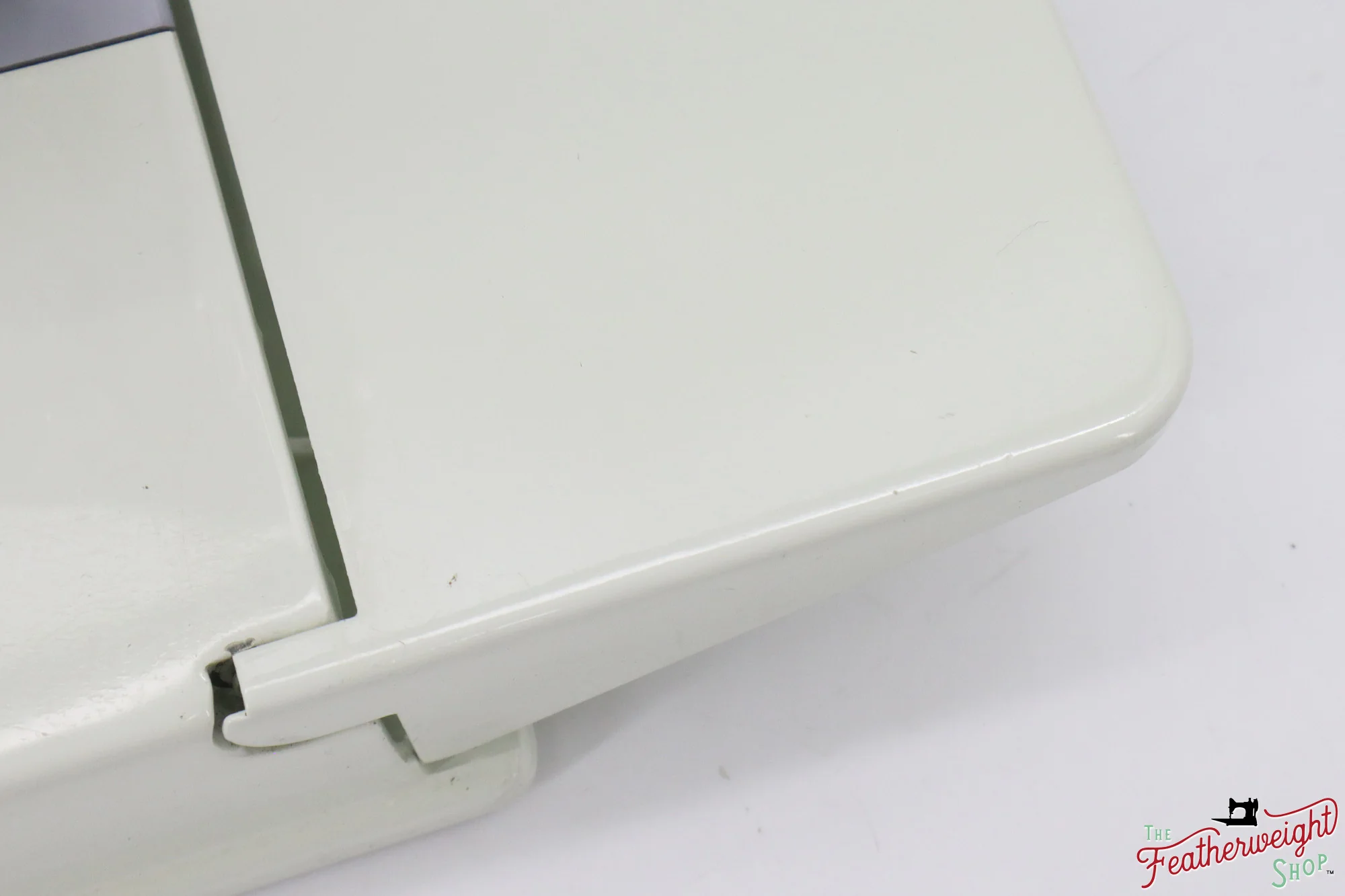 Singer Featherweight 221K Sewing Machine, WHITE FA2261** - RARE Case! - Image 7