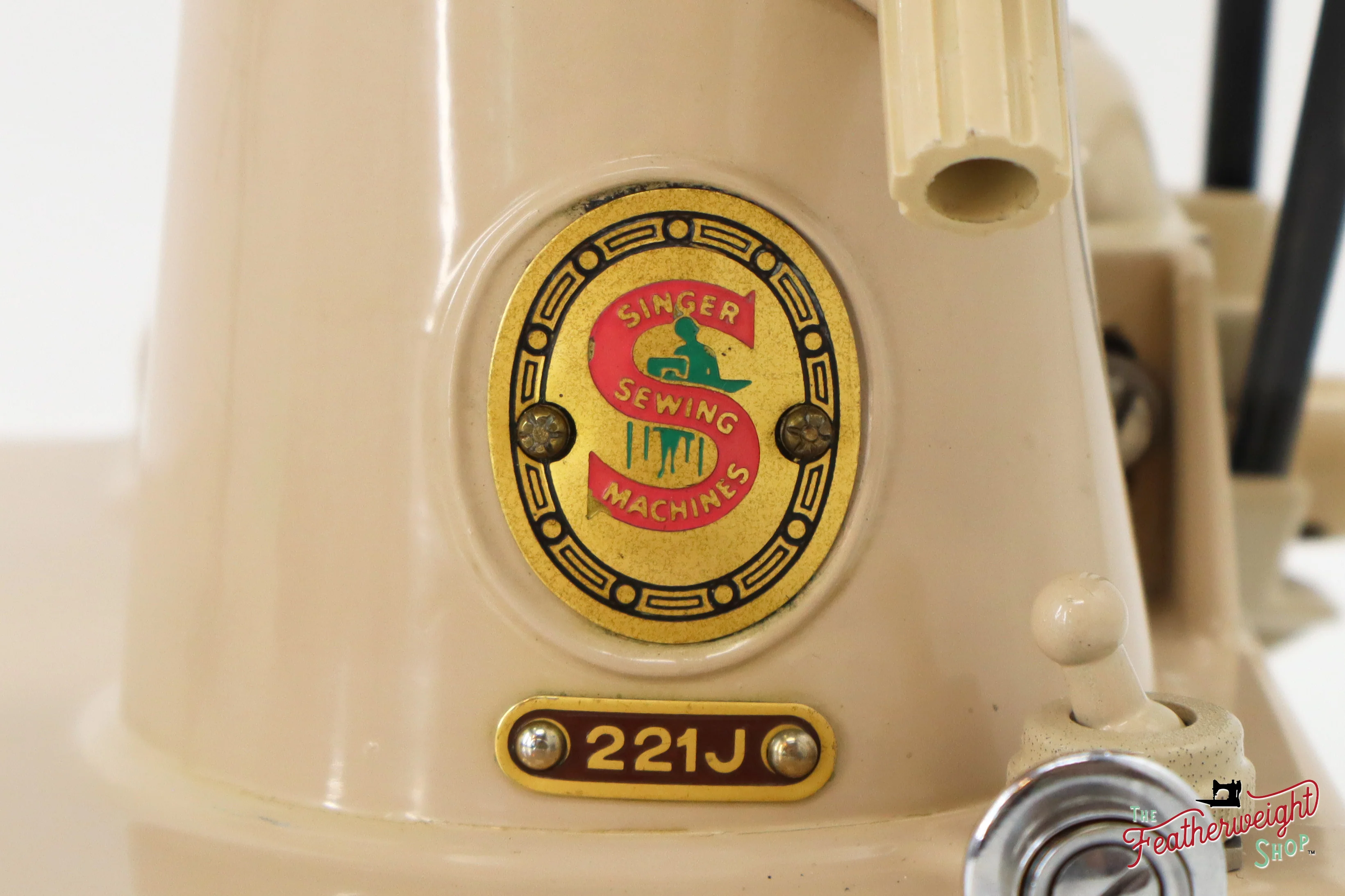 Singer Featherweight 221J Sewing Machine, Tan - ES8804** - Image 16