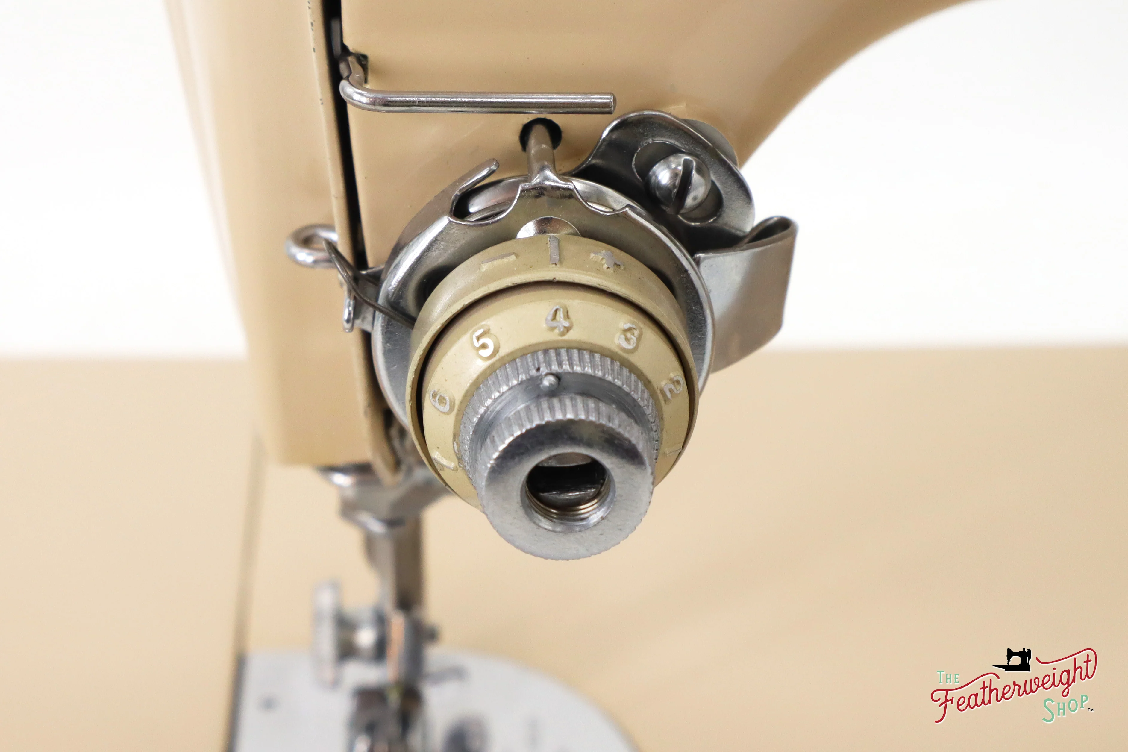 Singer Featherweight 221J Sewing Machine, Tan - ES8804** - Image 18