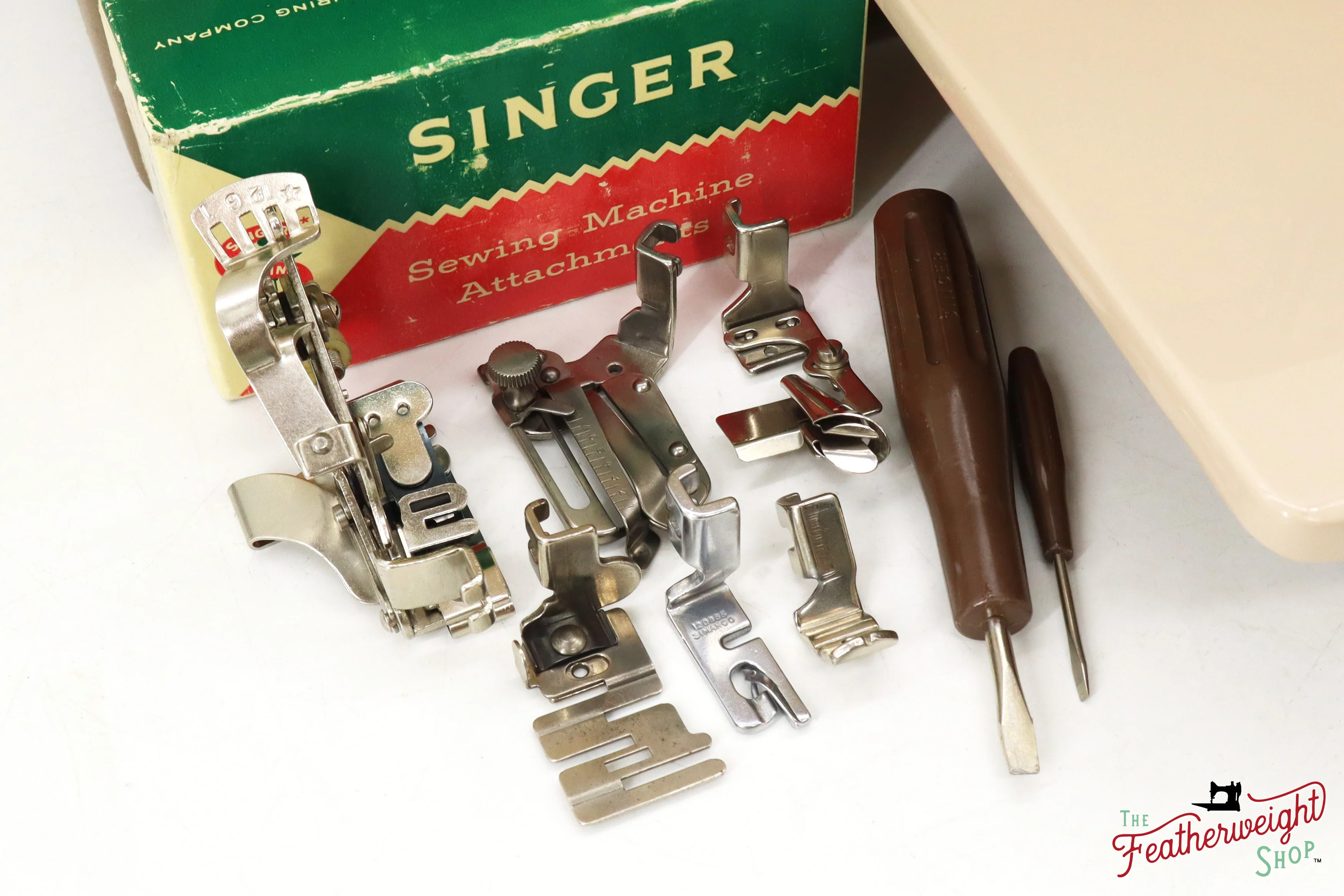 Singer Featherweight 221J Sewing Machine, Tan - ES8804** - Image 20