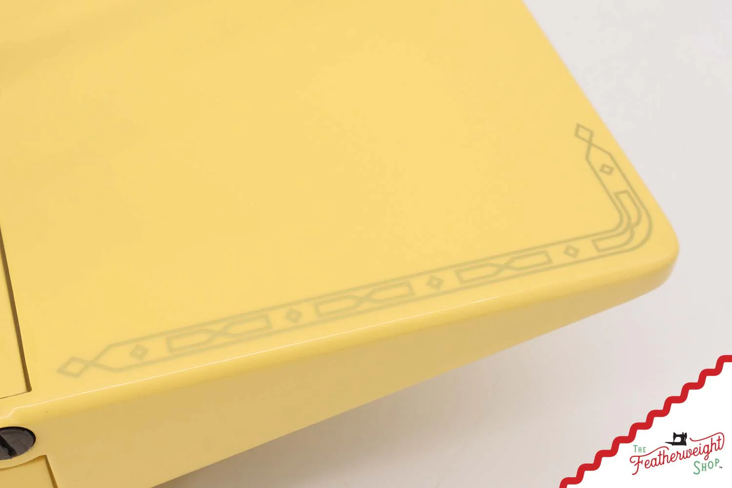 Singer Featherweight 222K - EM6041** - Fully Restored in Happy Yellow - Image 10