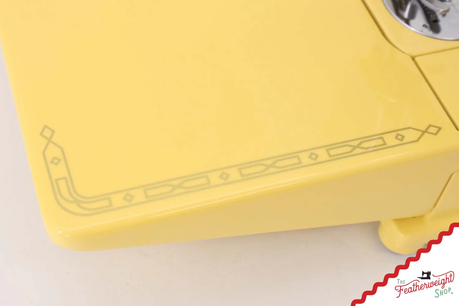 Singer Featherweight 222K - EM6041** - Fully Restored in Happy Yellow - Image 11