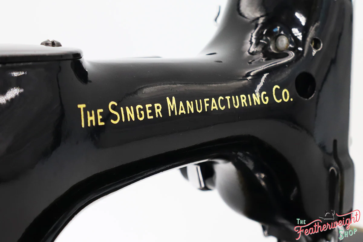 Singer Featherweight 222K Red 'S' Sewing Machine, ER317*** - Image 12