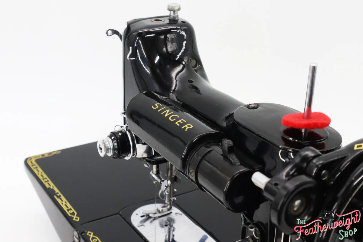 Singer Featherweight 222K Red 'S' Sewing Machine, ER317*** - Image 14