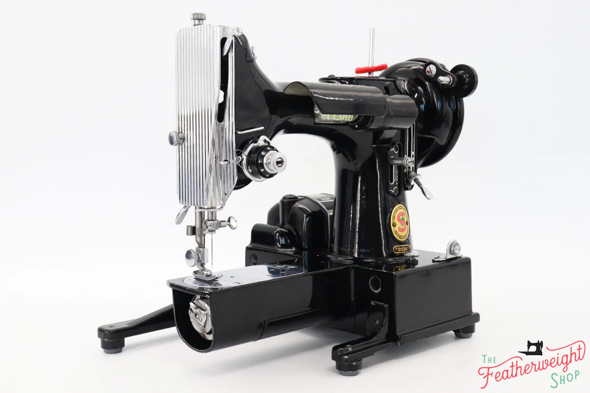 Singer Featherweight 222K Red 'S' Sewing Machine, ER317*** - Image 3