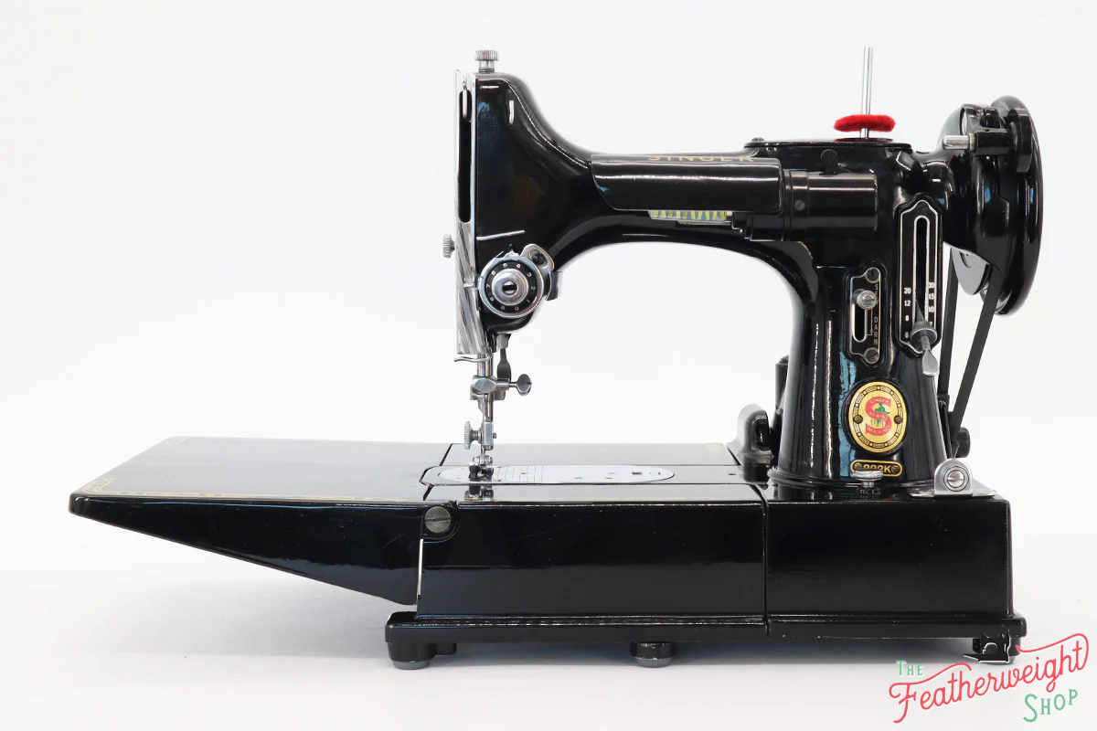 Singer Featherweight 222K Red 'S' Sewing Machine, ER317*** - Image 5