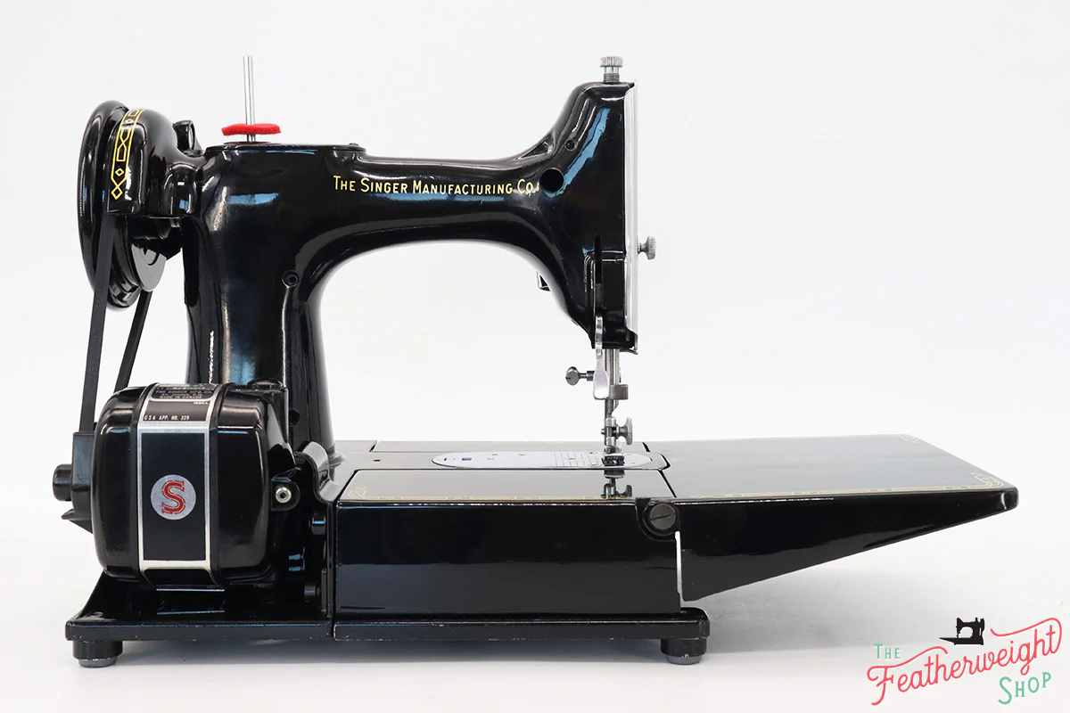 Singer Featherweight 222K Red 'S' Sewing Machine, ER317*** - Image 7