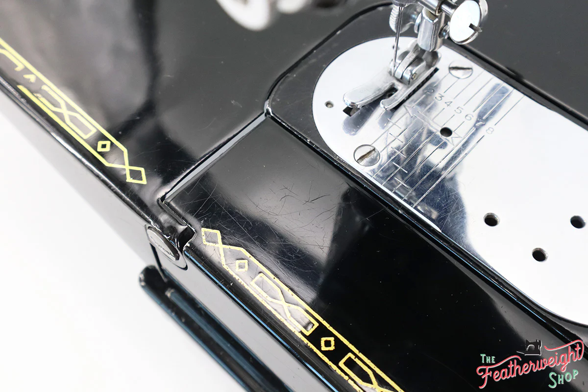 Singer Featherweight 222K Red 'S' Sewing Machine, ER317*** - Image 8