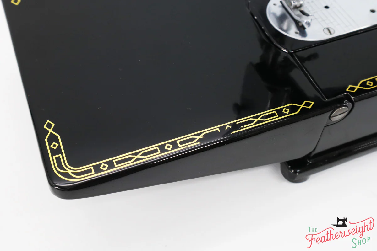 Singer Featherweight 222K Red 'S' Sewing Machine, ER317*** - Image 9
