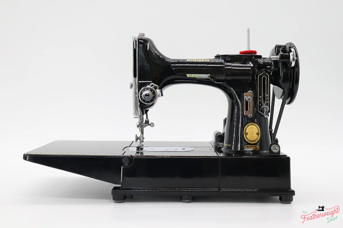Singer Featherweight 222K Sewing Machine 1953 - EJ2261** - Image 3