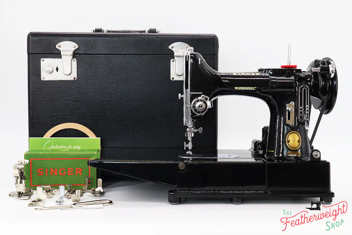 Singer Featherweight 222K Sewing Machine EJ621*** - Image 2