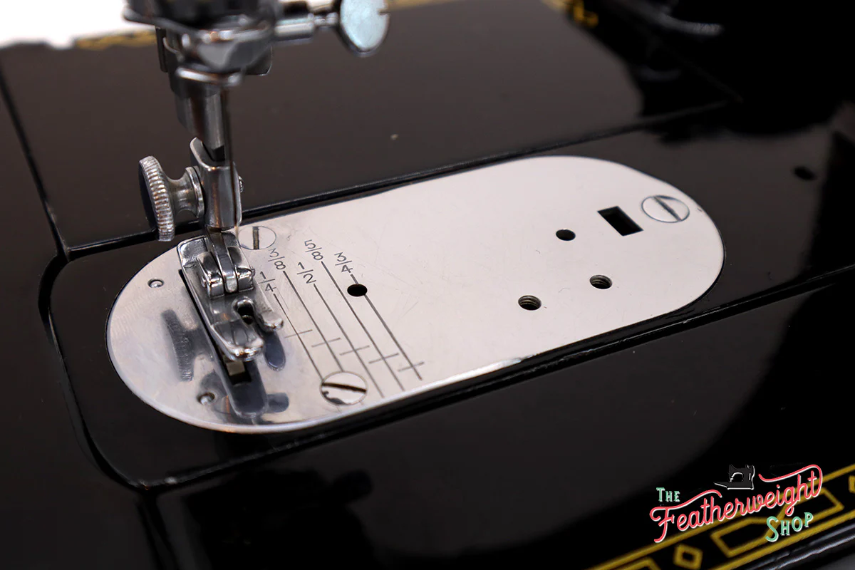 Singer Featherweight 222K Sewing Machine EJ626*** - Image 17