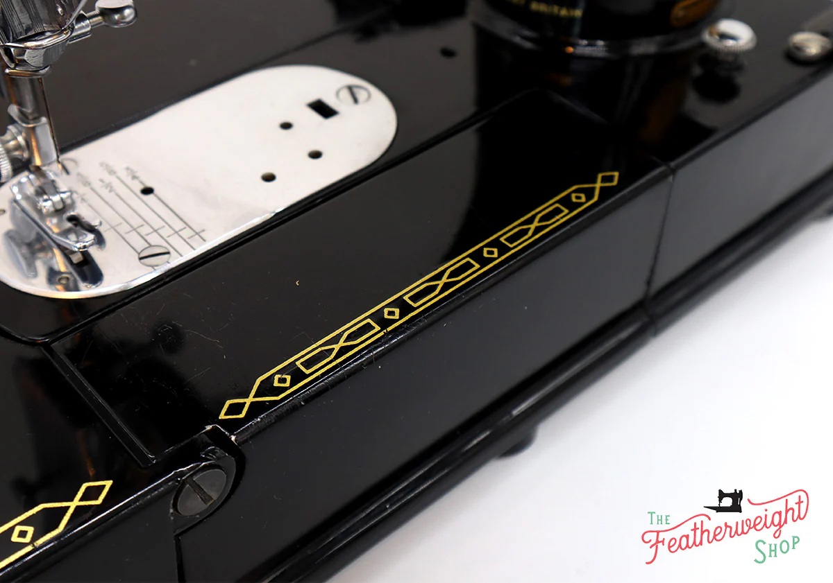 Singer Featherweight 222K Sewing Machine EJ909*** - Image 11