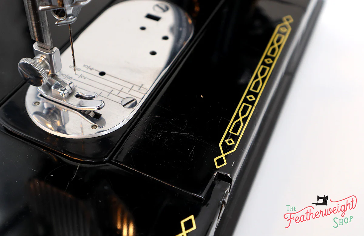 Singer Featherweight 222K Sewing Machine EJ909*** - Image 16