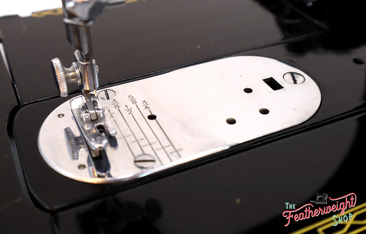 Singer Featherweight 222K Sewing Machine EJ909*** - Image 18