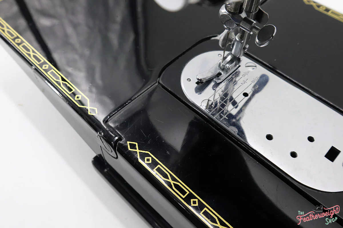 Singer Featherweight 222K Sewing Machine EJ9107** - Image 13