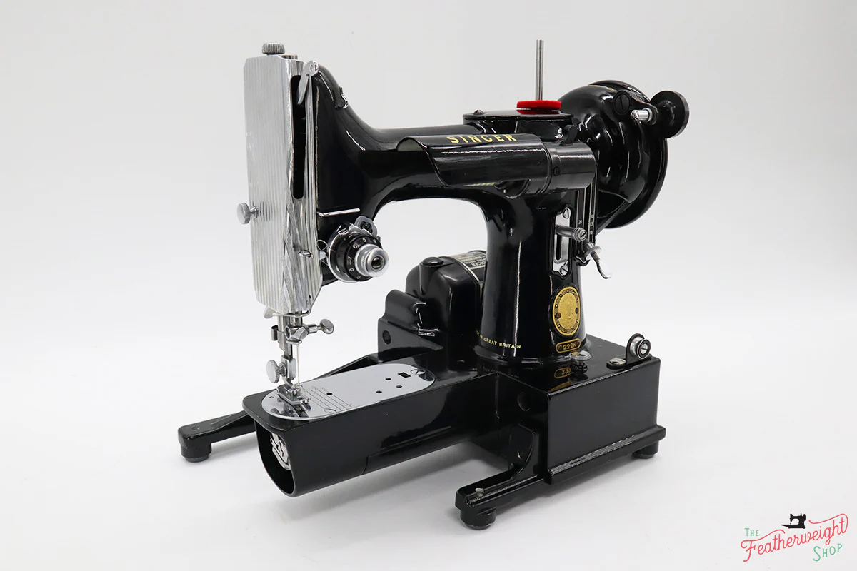 Singer Featherweight 222K Sewing Machine EJ9107** - Image 2