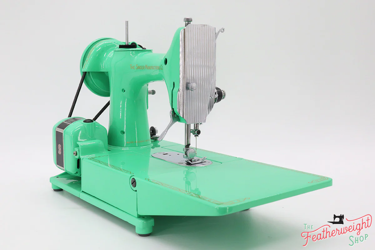 Singer Featherweight 222K Sewing Machine EJ9108** - Fully Restored in Minty Mint Candy Green - Image 7