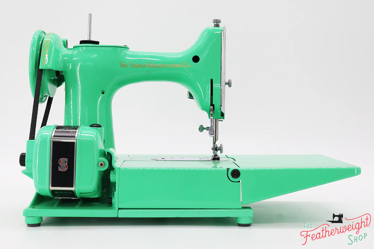Singer Featherweight 222K Sewing Machine EJ9108** - Fully Restored in Minty Mint Candy Green - Image 8