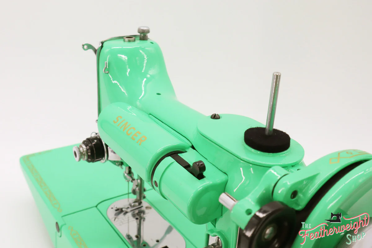 Singer Featherweight 222K Sewing Machine EJ9108** - Fully Restored in Minty Mint Candy Green - Image 9